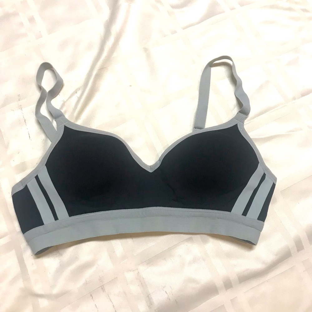 Black sports bra